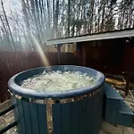בית נופש Kurort Mirowice-domek W Lesie, Z Balia Z Jacuzzi I Hydromasazem *