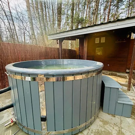 Prázdninový dům Kurort Mirowice-domek W Lesie, Z Balia Z Jacuzzi I Hydromasazem *